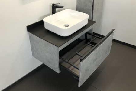 Тумба с раковиной Comforty "Эдинбург-75" бетон светлый с черной столешницей