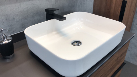 Тумба с раковиной Comforty "Штутгарт-90" дуб тёмно-коричневый с черной столешницей